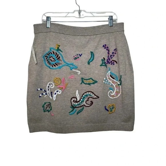 By Anthropologie Sweater Skirt Embroidered Size XL NWT in Neutral Motif - Picture 4 of 9